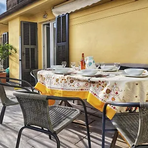 https://rosys-house.hotelitalianriviera.com