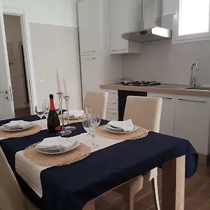 https://house-don-tonino.lecce-hotels.com